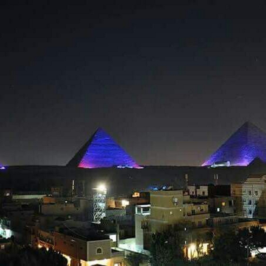view-night-pyramids-robyn (1)